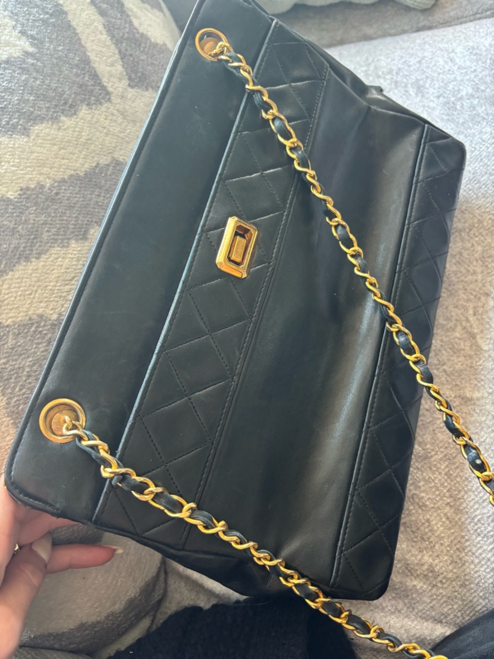 CHANEL Black Quilted Leather Shoulder Bag with Gold Chain and CC Wallet - Picture 4 of 7